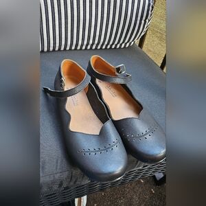 Adelisa & Co Size 38 women Mary Janes. Very soft leather.